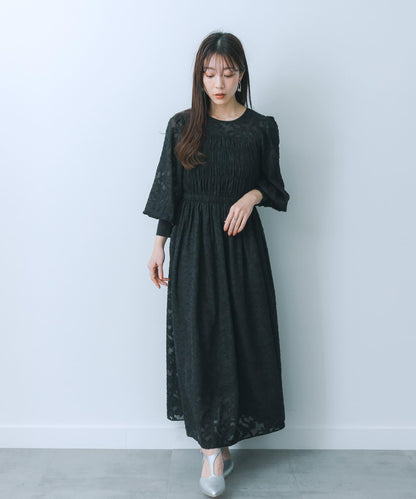 收腰褶皺連衣裙