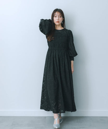 收腰褶皺連衣裙