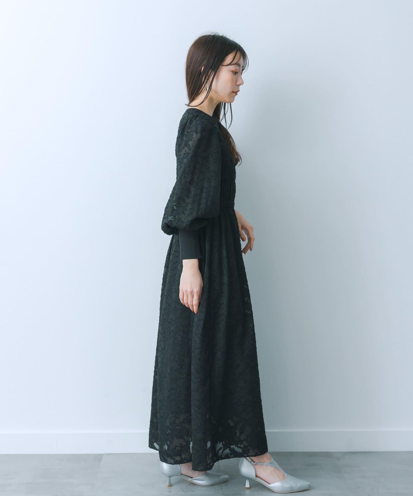 收腰褶皺連衣裙