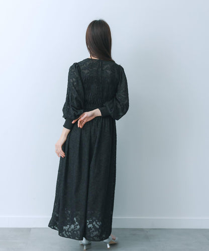 收腰褶皺連衣裙