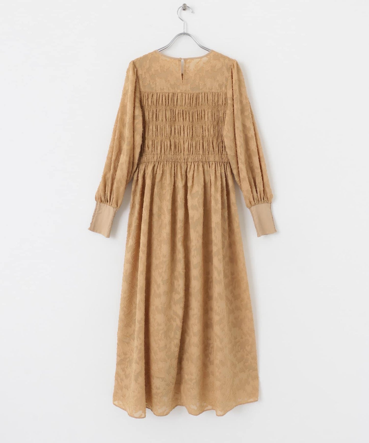 收腰褶皺連衣裙