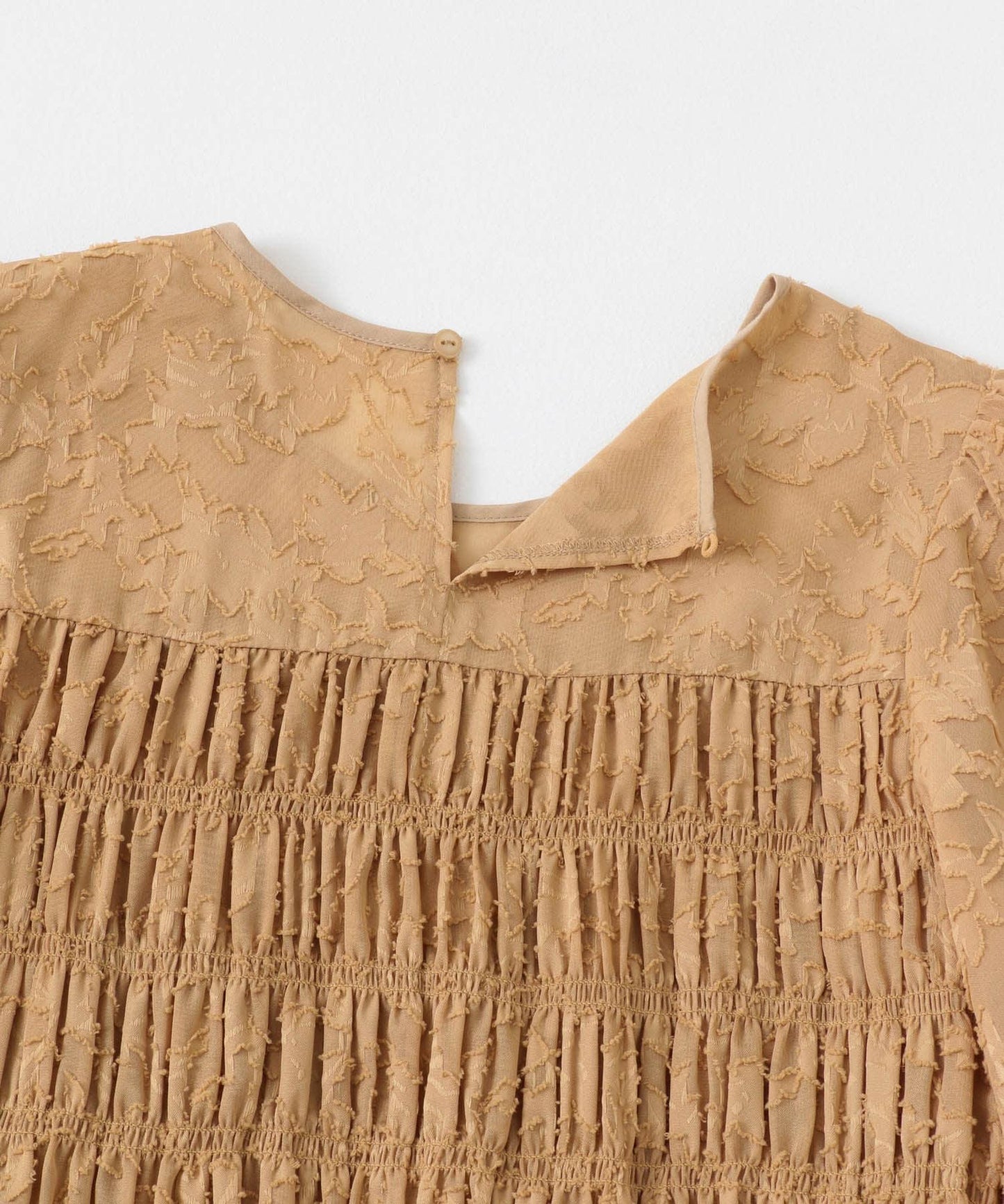 收腰褶皺連衣裙