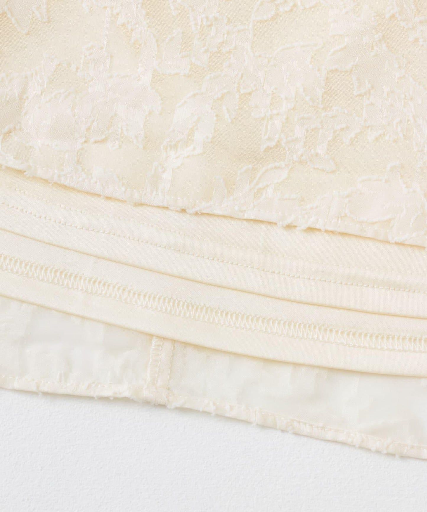 收腰褶皺連衣裙