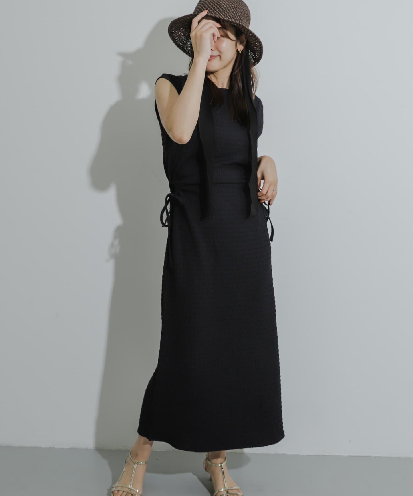 側邊開衩提花連衣裙