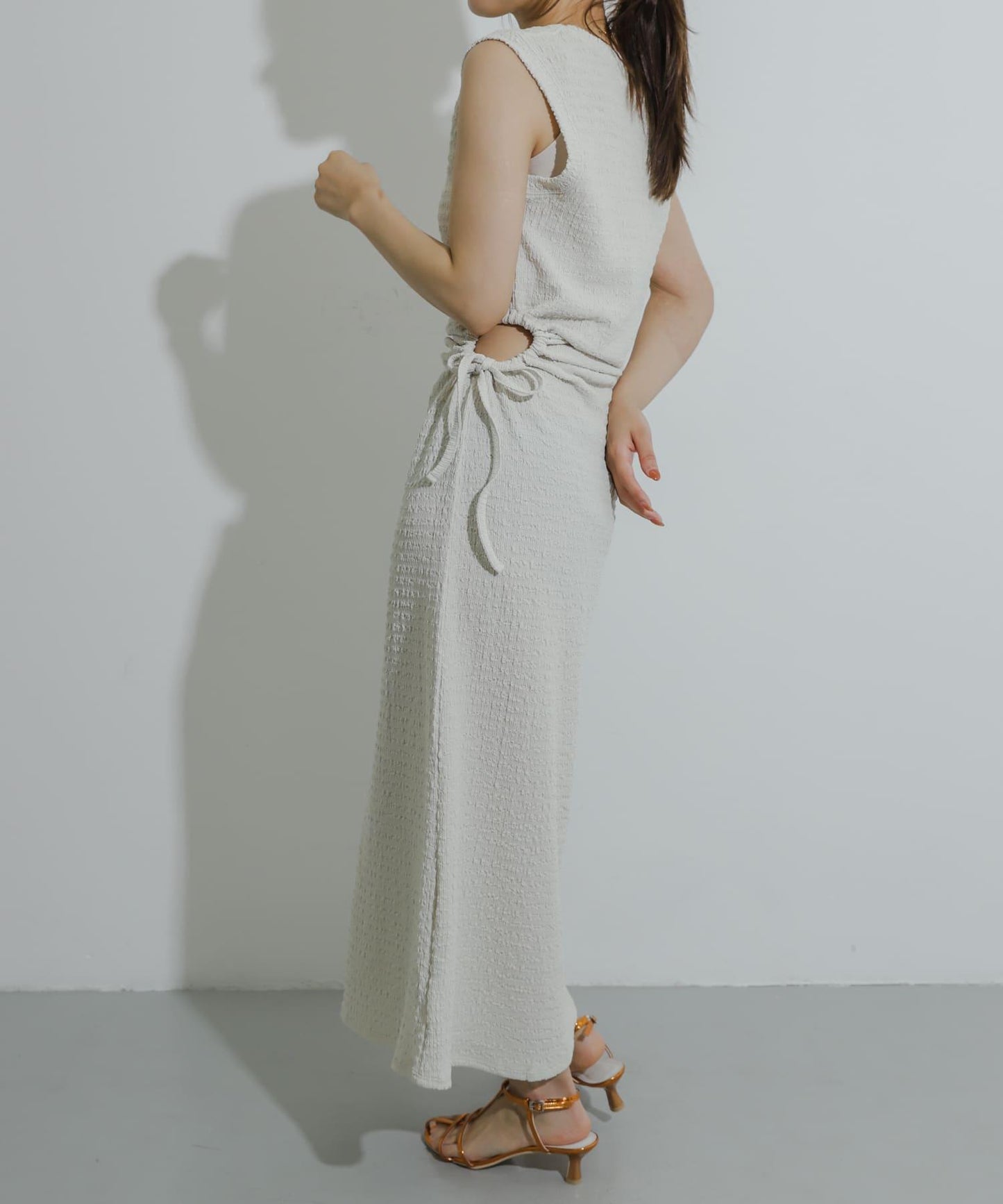 側邊開衩提花連衣裙