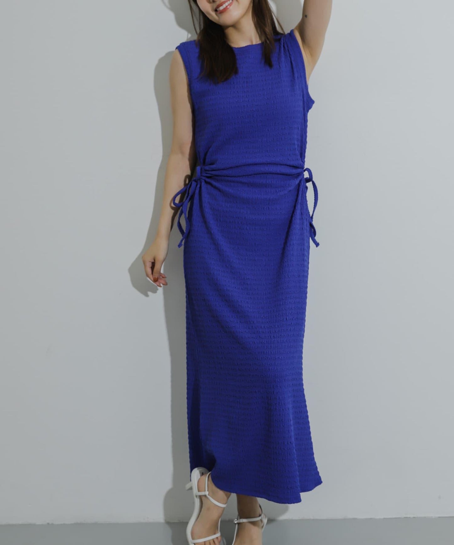 側邊開衩提花連衣裙