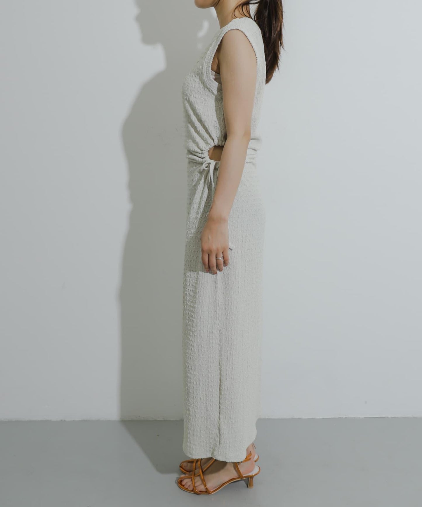 側邊開衩提花連衣裙