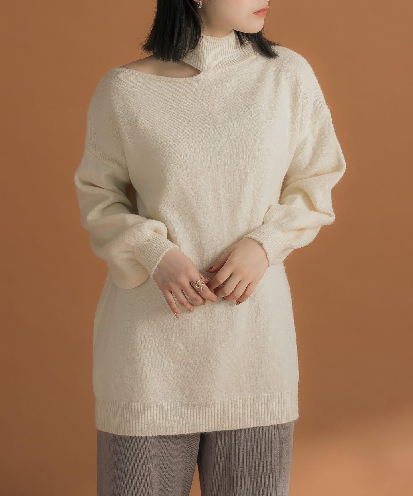 不對稱一字肩寬鬆針織衫