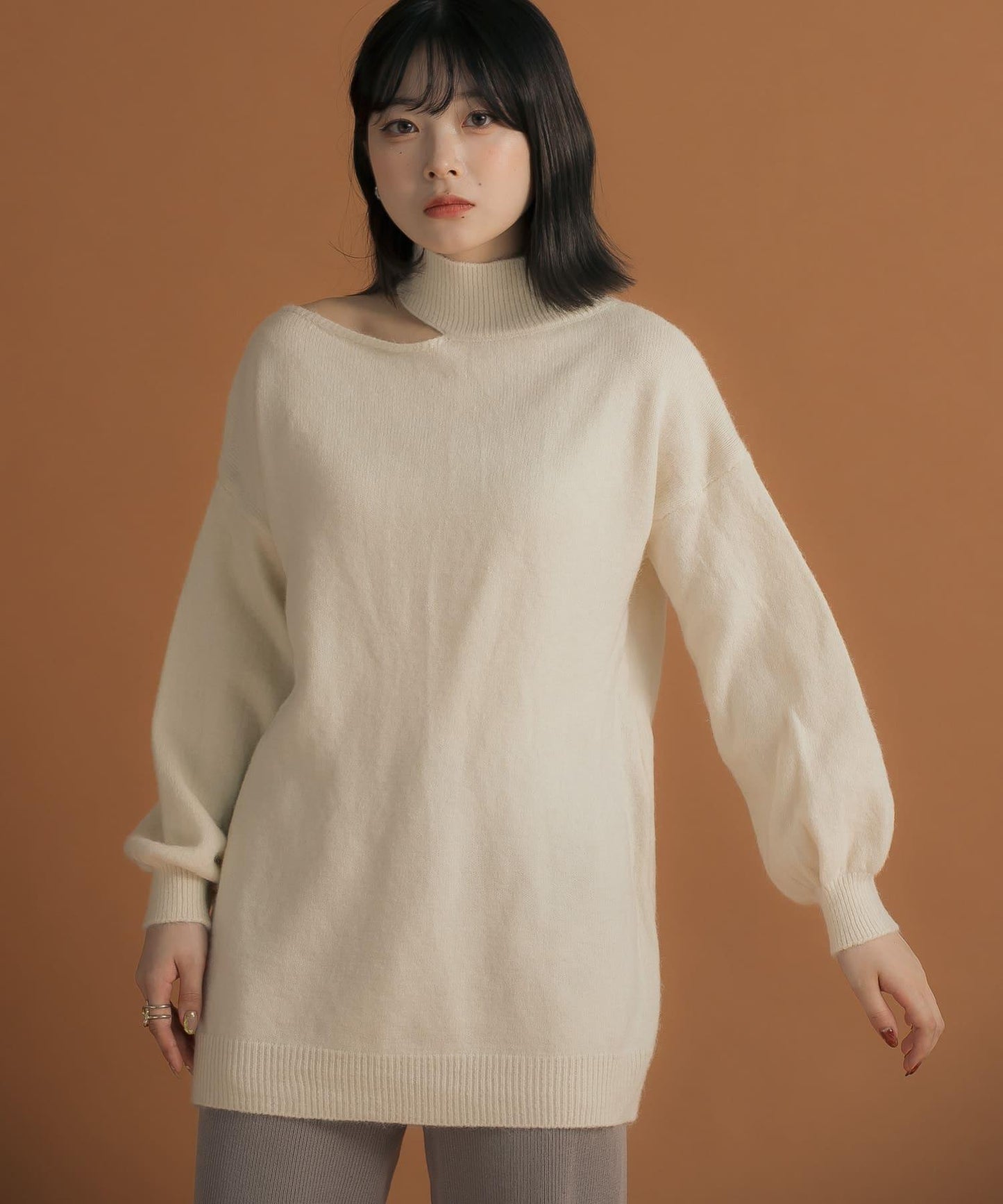 不對稱一字肩寬鬆針織衫