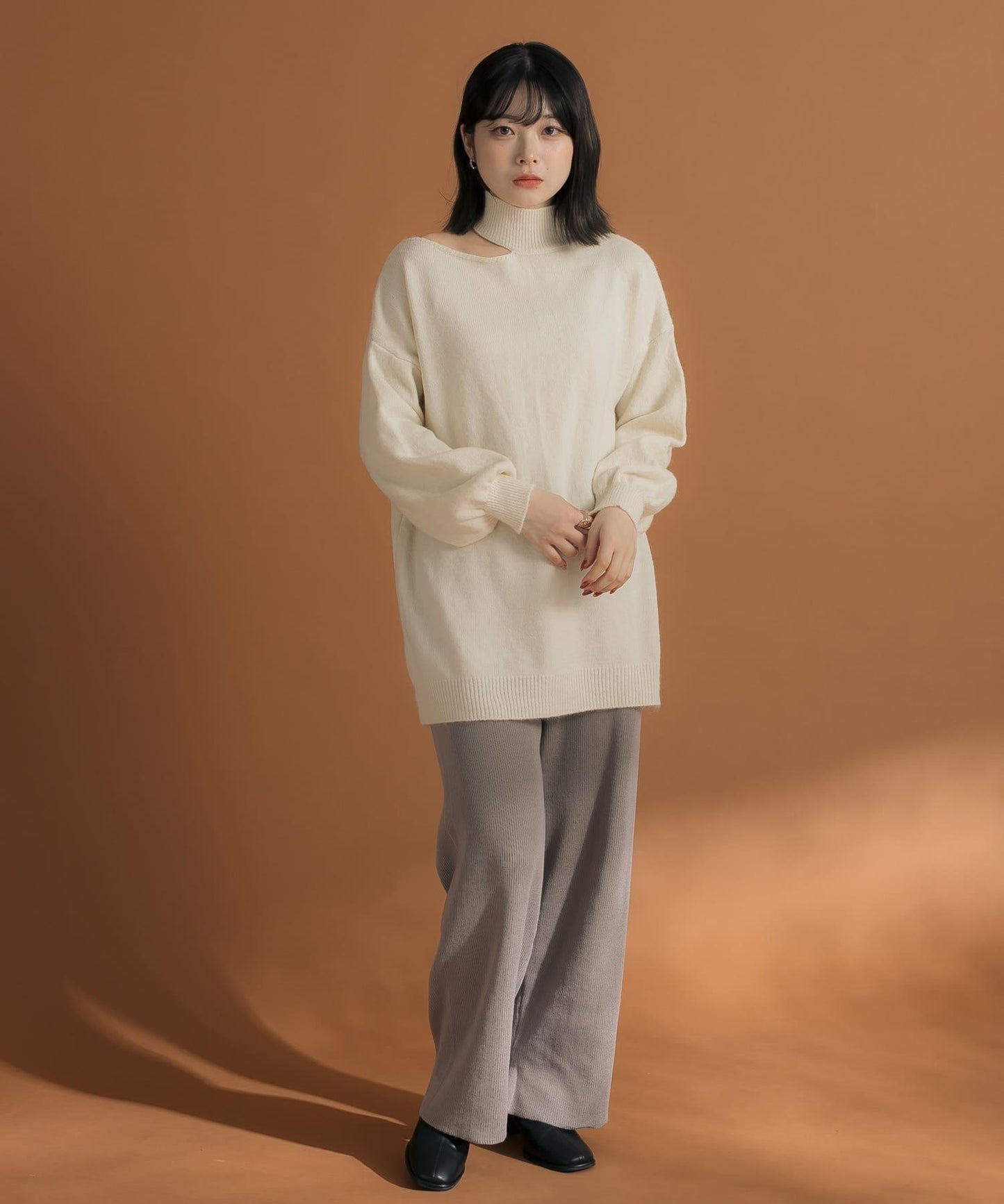 不對稱一字肩寬鬆針織衫