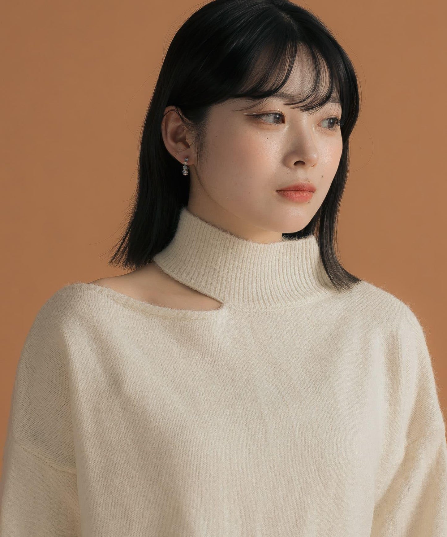 不對稱一字肩寬鬆針織衫