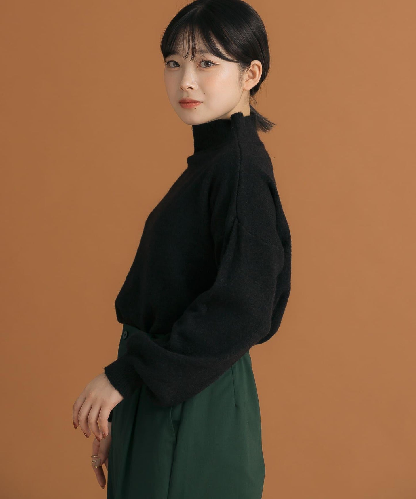 不對稱一字肩寬鬆針織衫