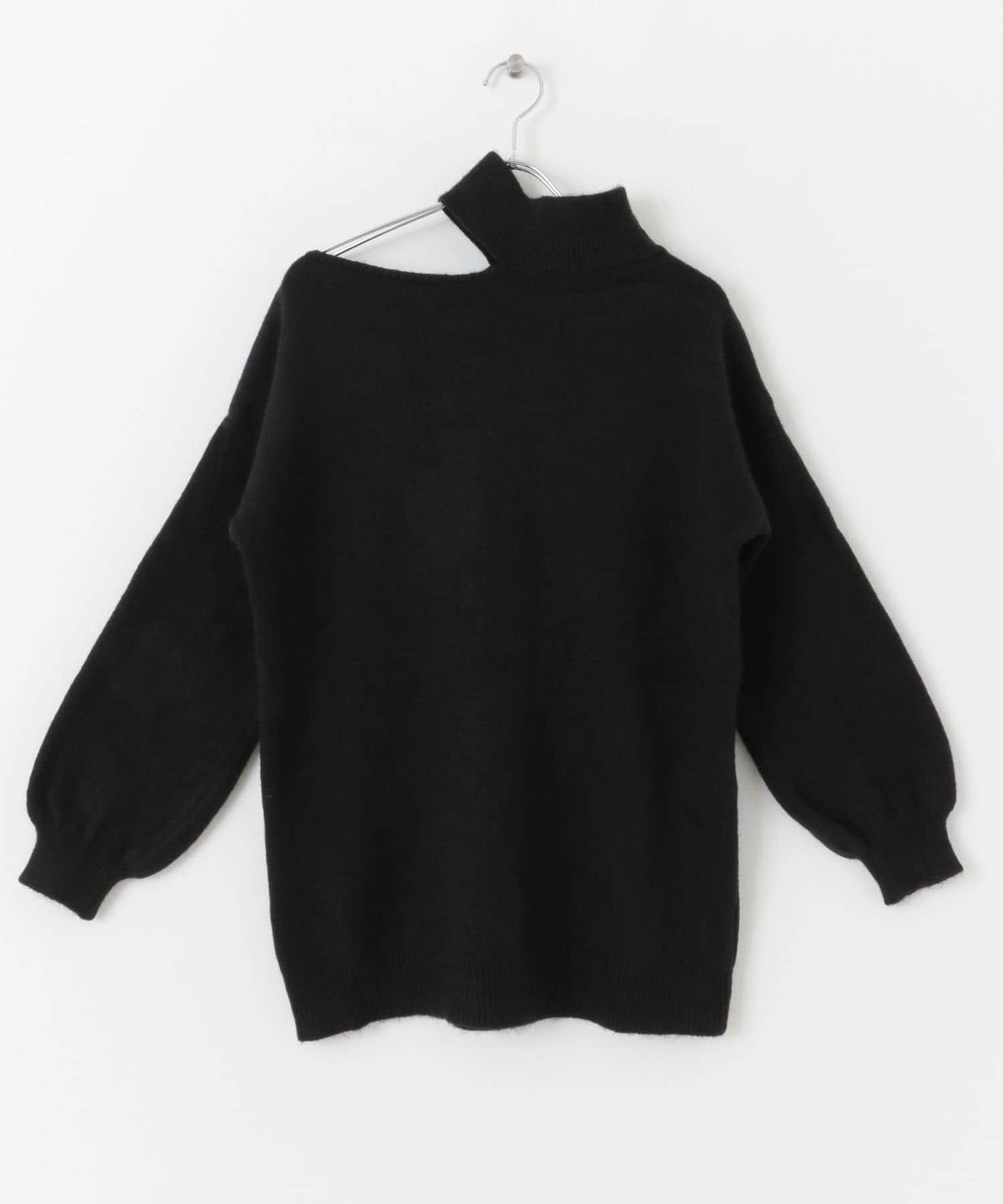 不對稱一字肩寬鬆針織衫