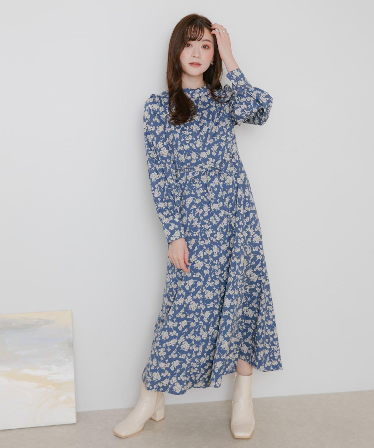 背部設計花卉連衣裙