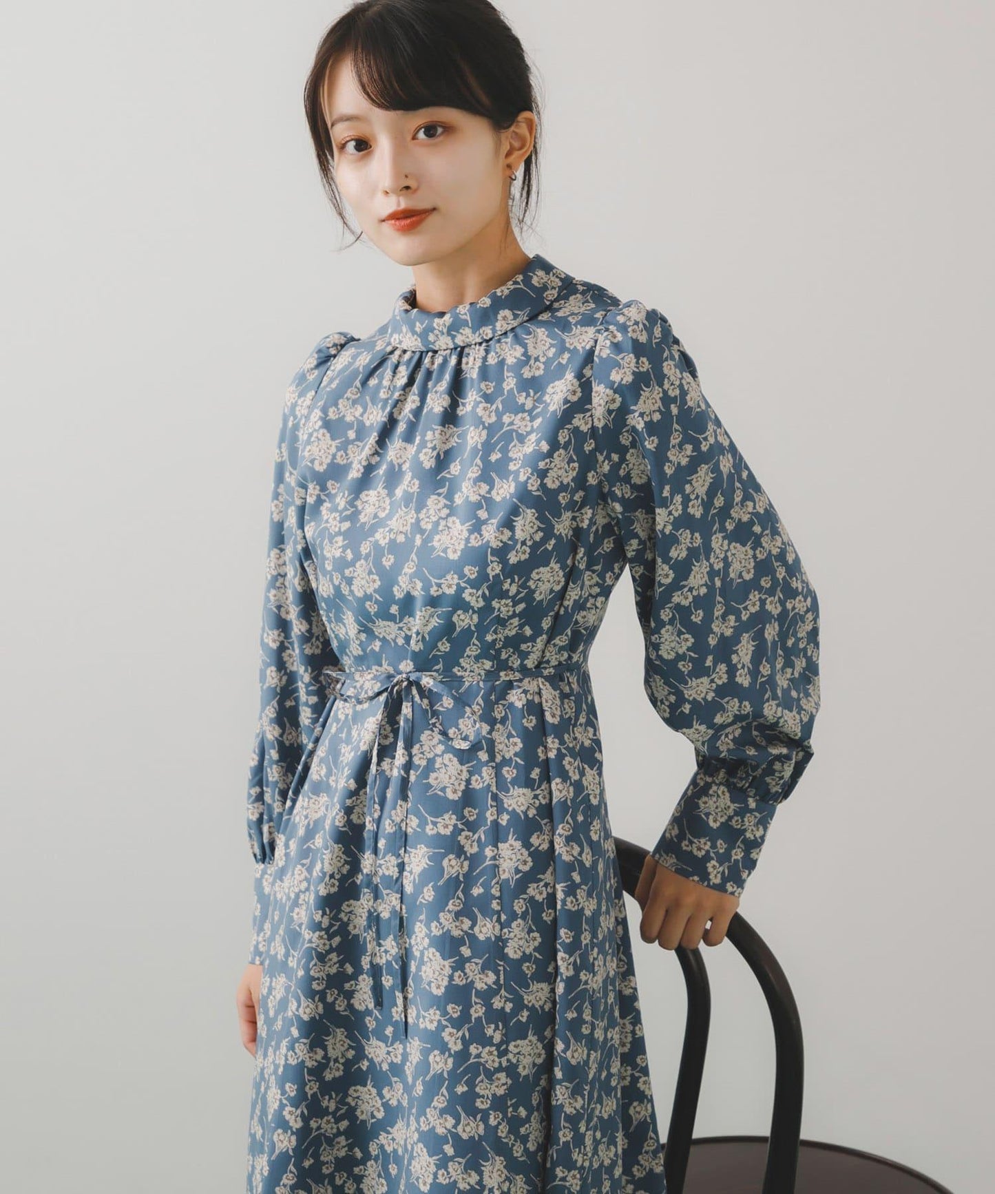 背部設計花卉連衣裙