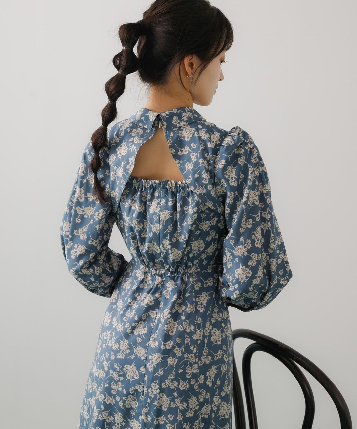 背部設計花卉連衣裙