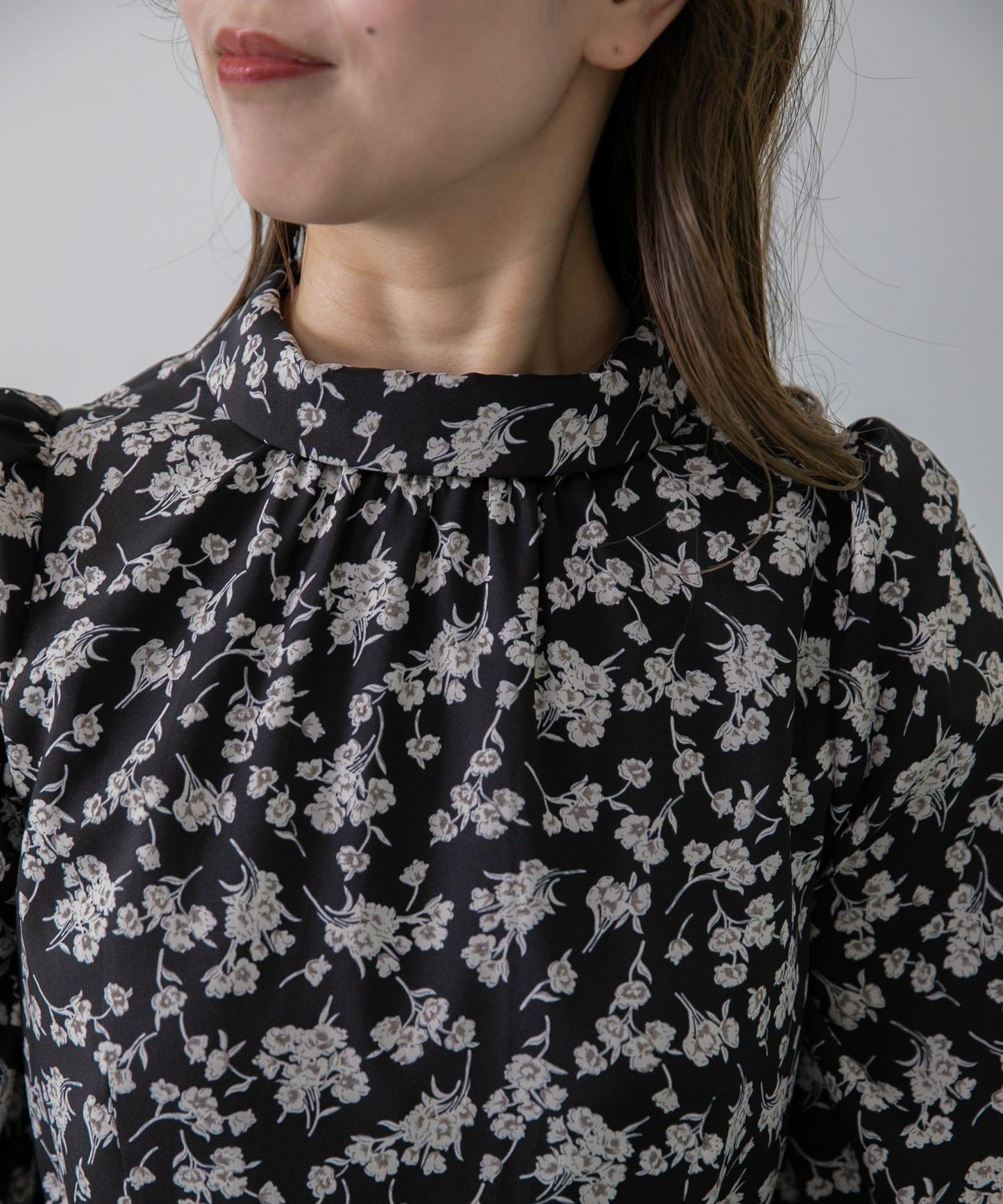 背部設計花卉連衣裙