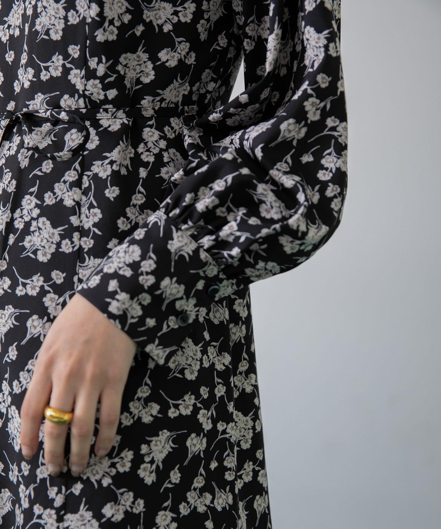 背部設計花卉連衣裙