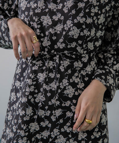 背部設計花卉連衣裙