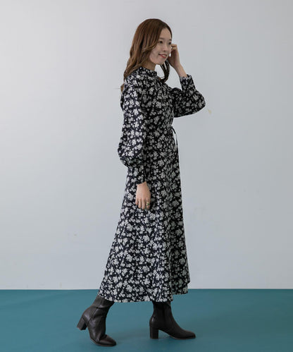 背部設計花卉連衣裙