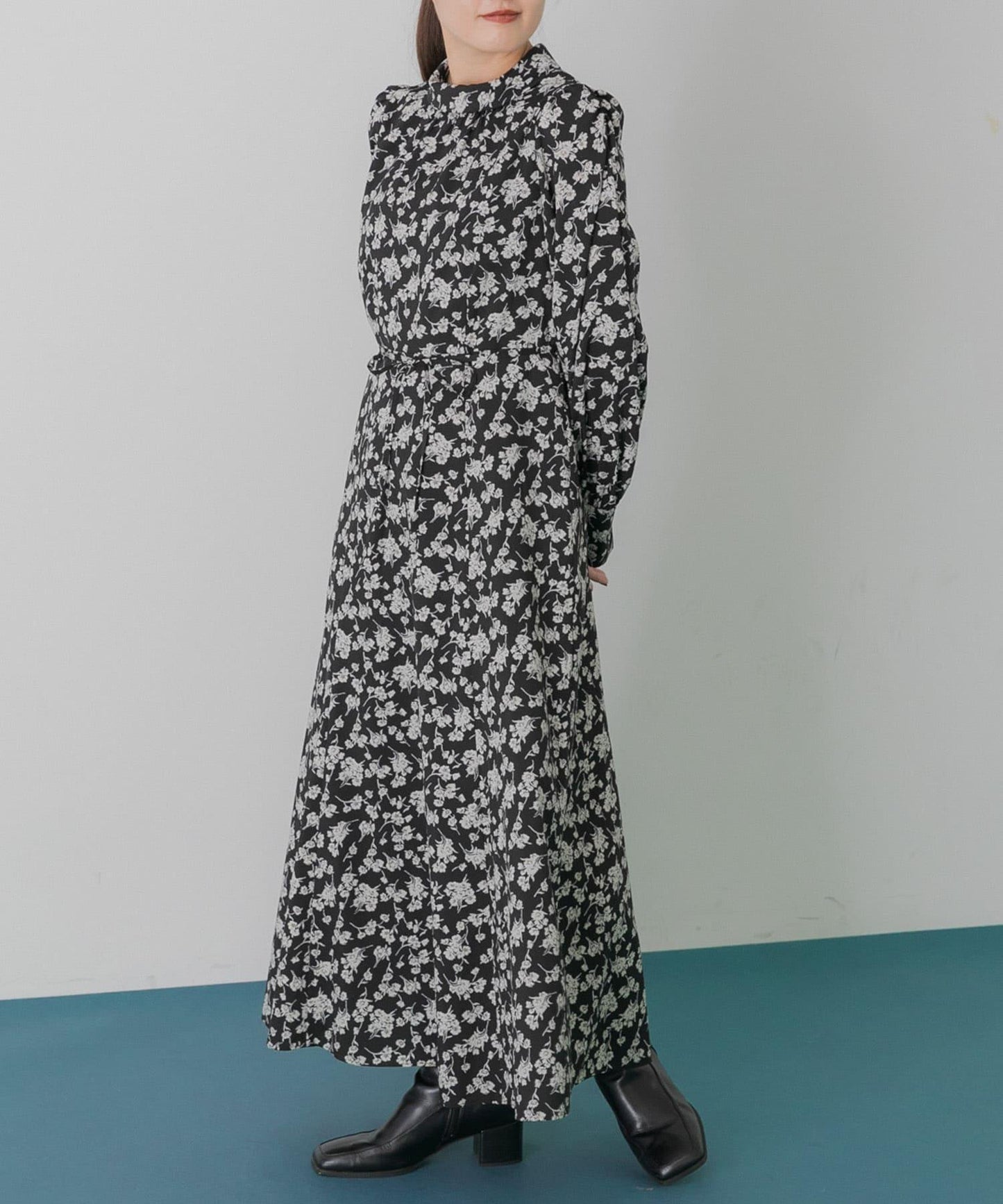 背部設計花卉連衣裙