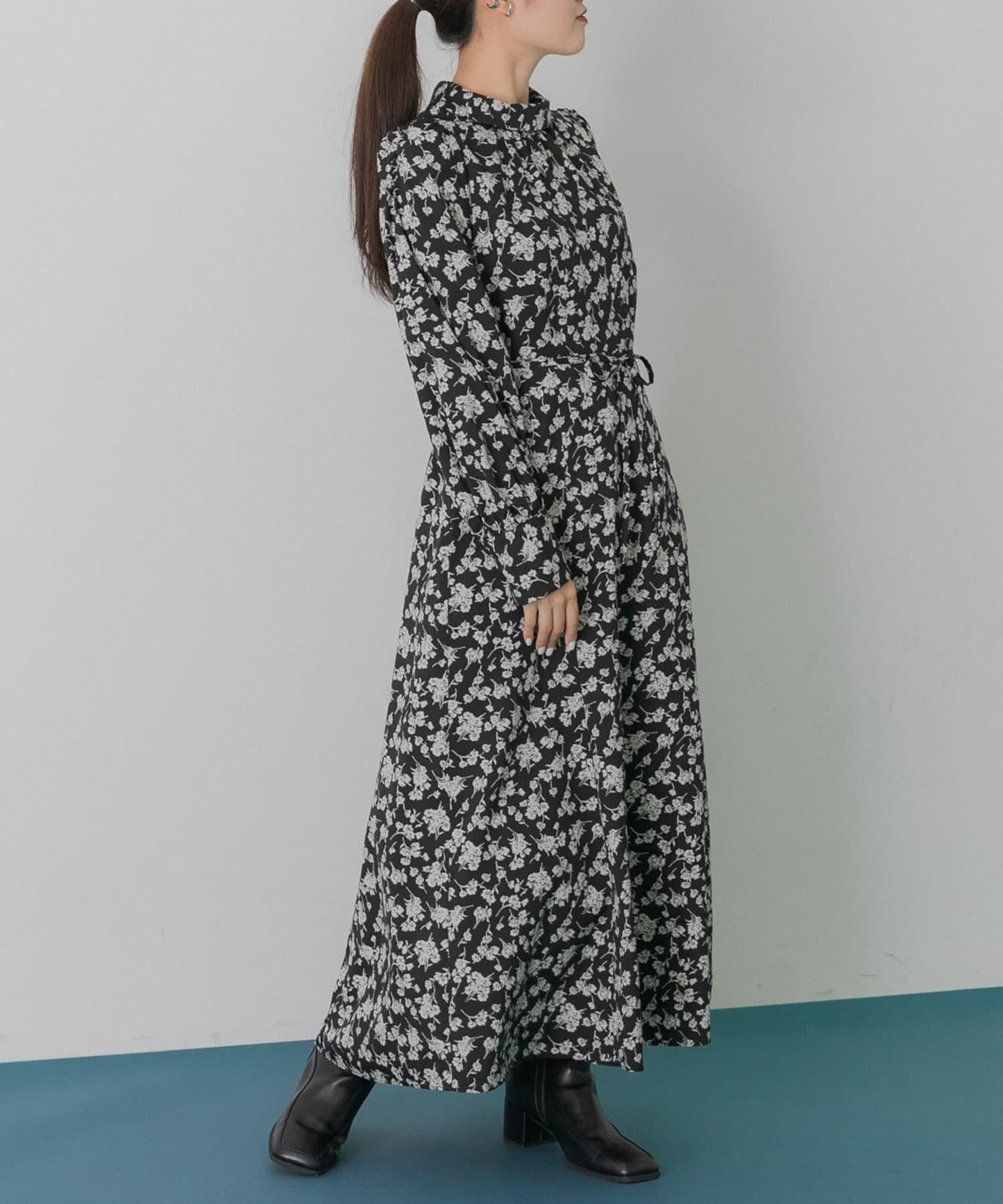 背部設計花卉連衣裙