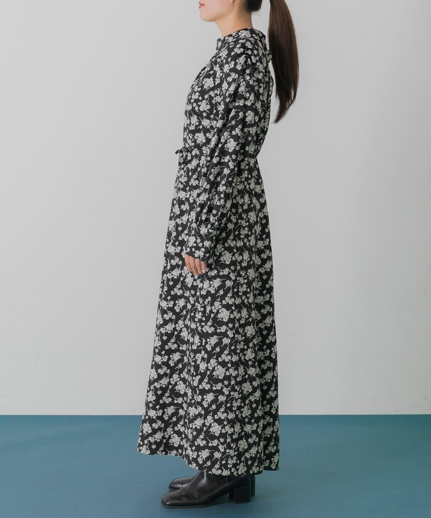 背部設計花卉連衣裙