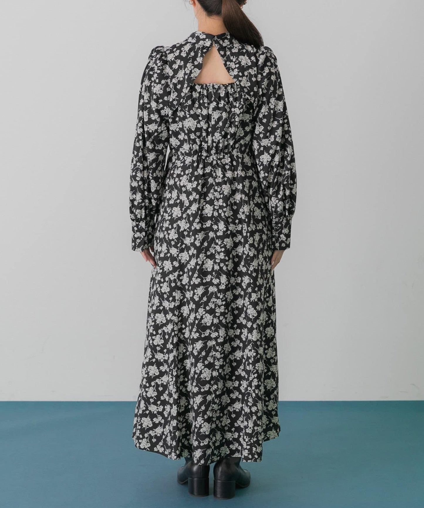 背部設計花卉連衣裙