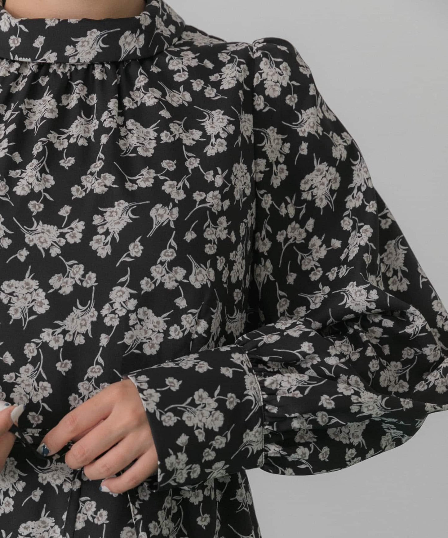 背部設計花卉連衣裙