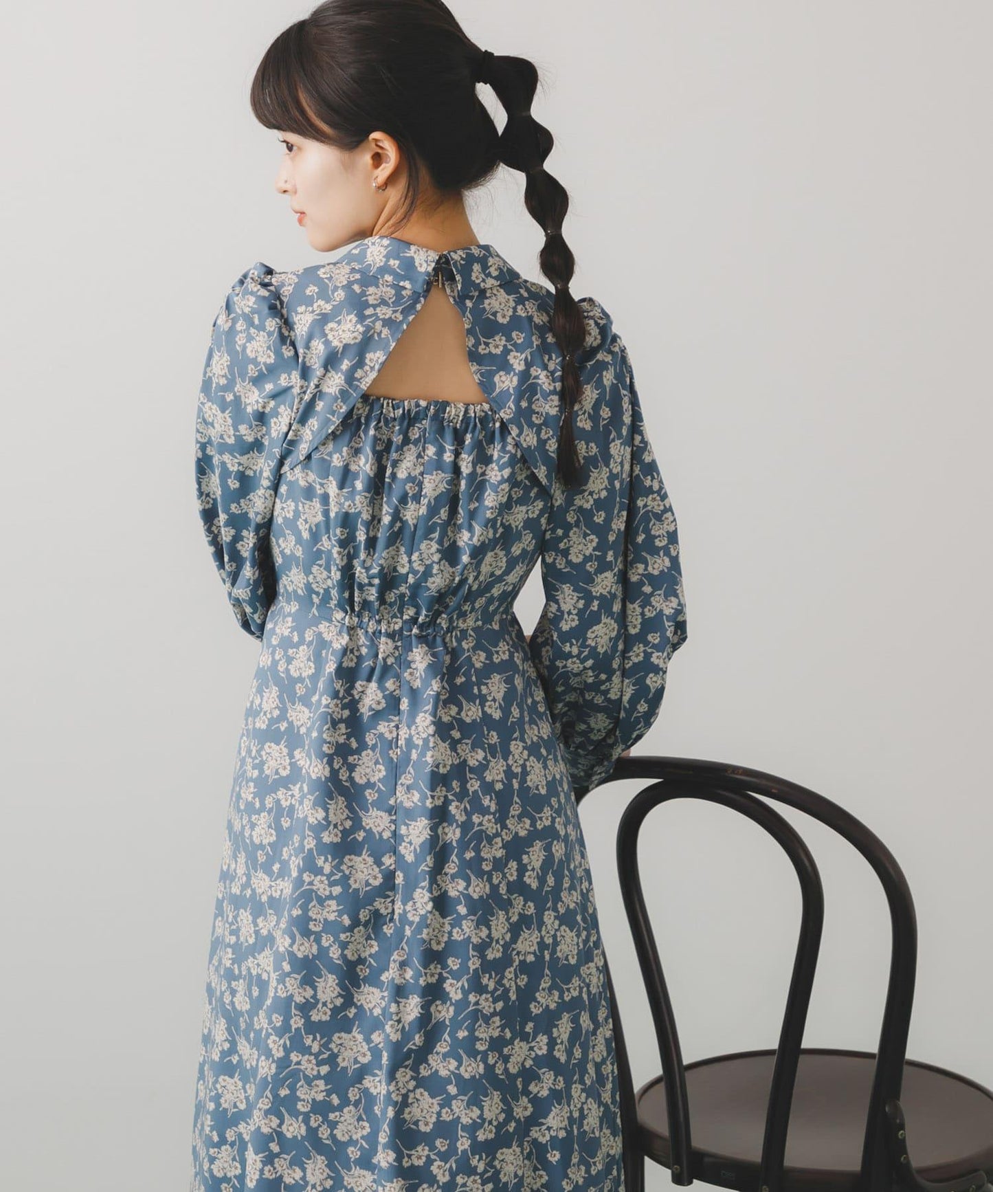 背部設計花卉連衣裙