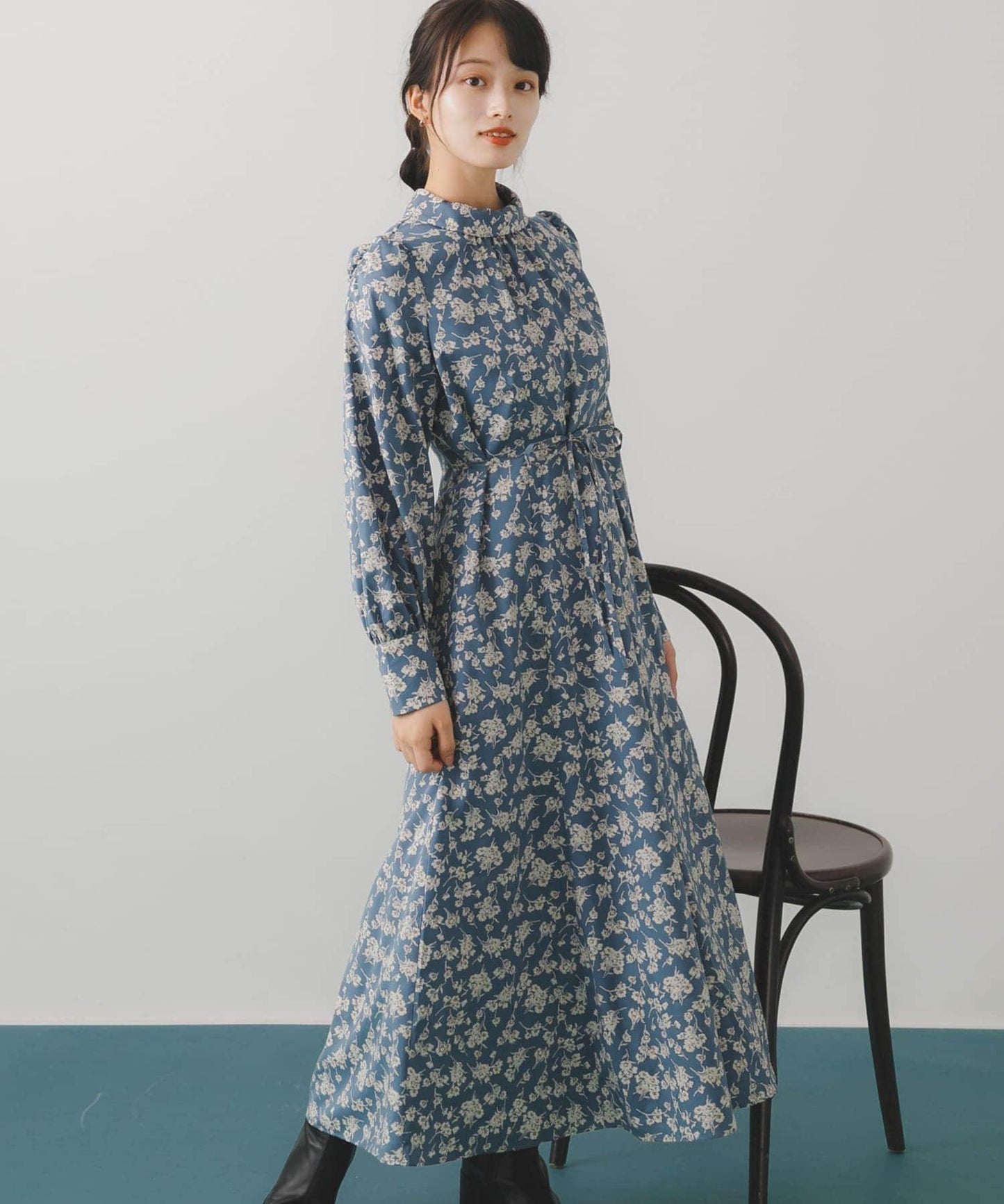 背部設計花卉連衣裙