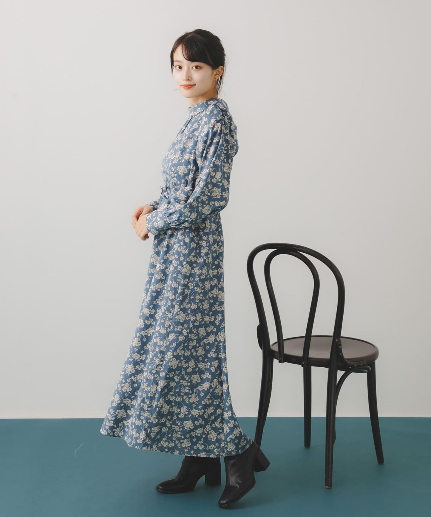 背部設計花卉連衣裙