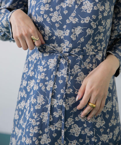 背部設計花卉連衣裙