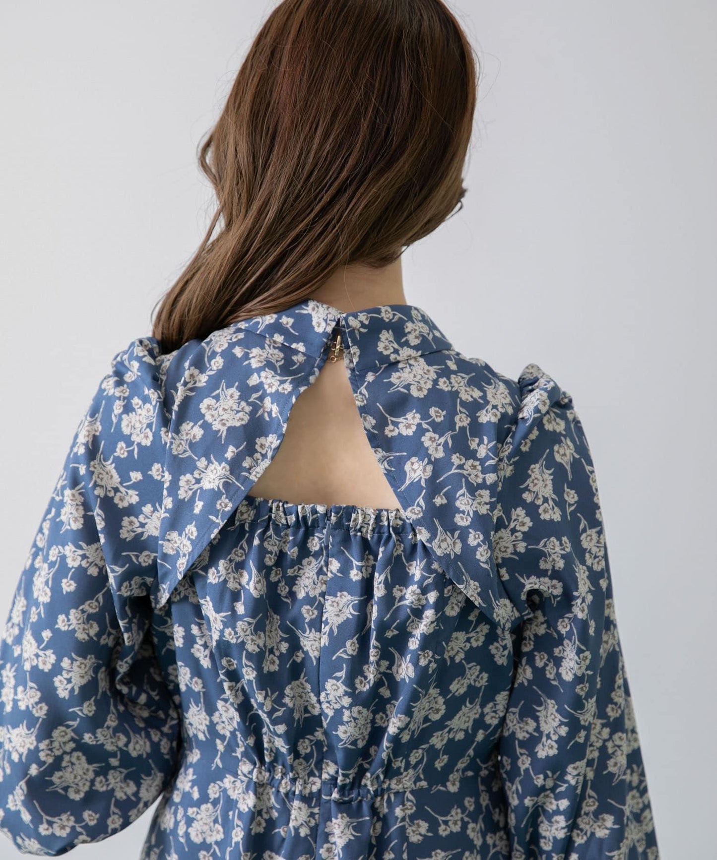 背部設計花卉連衣裙