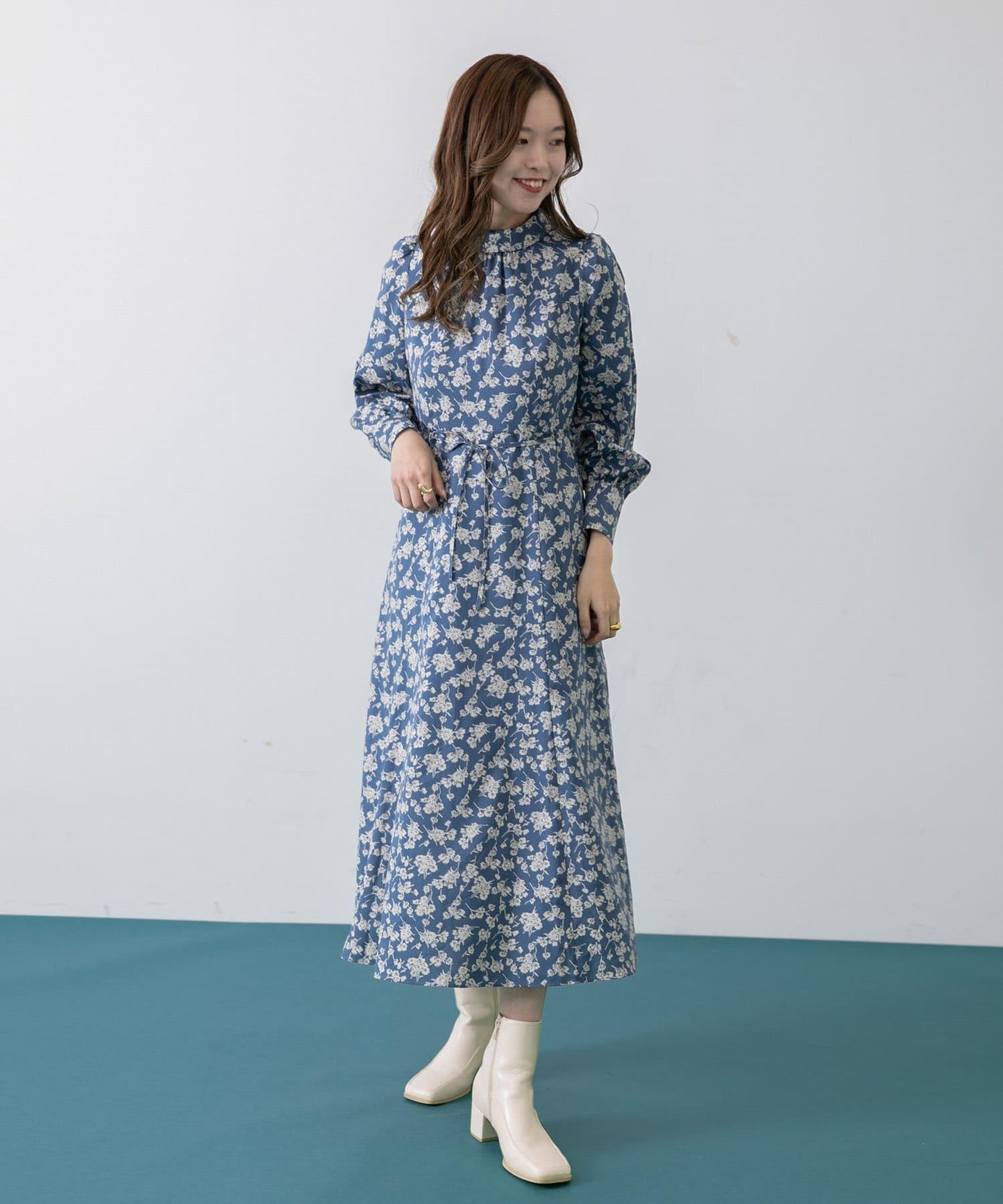 背部設計花卉連衣裙