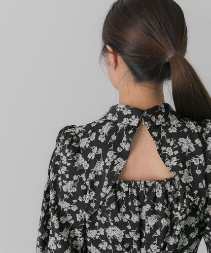 背部設計花卉連衣裙