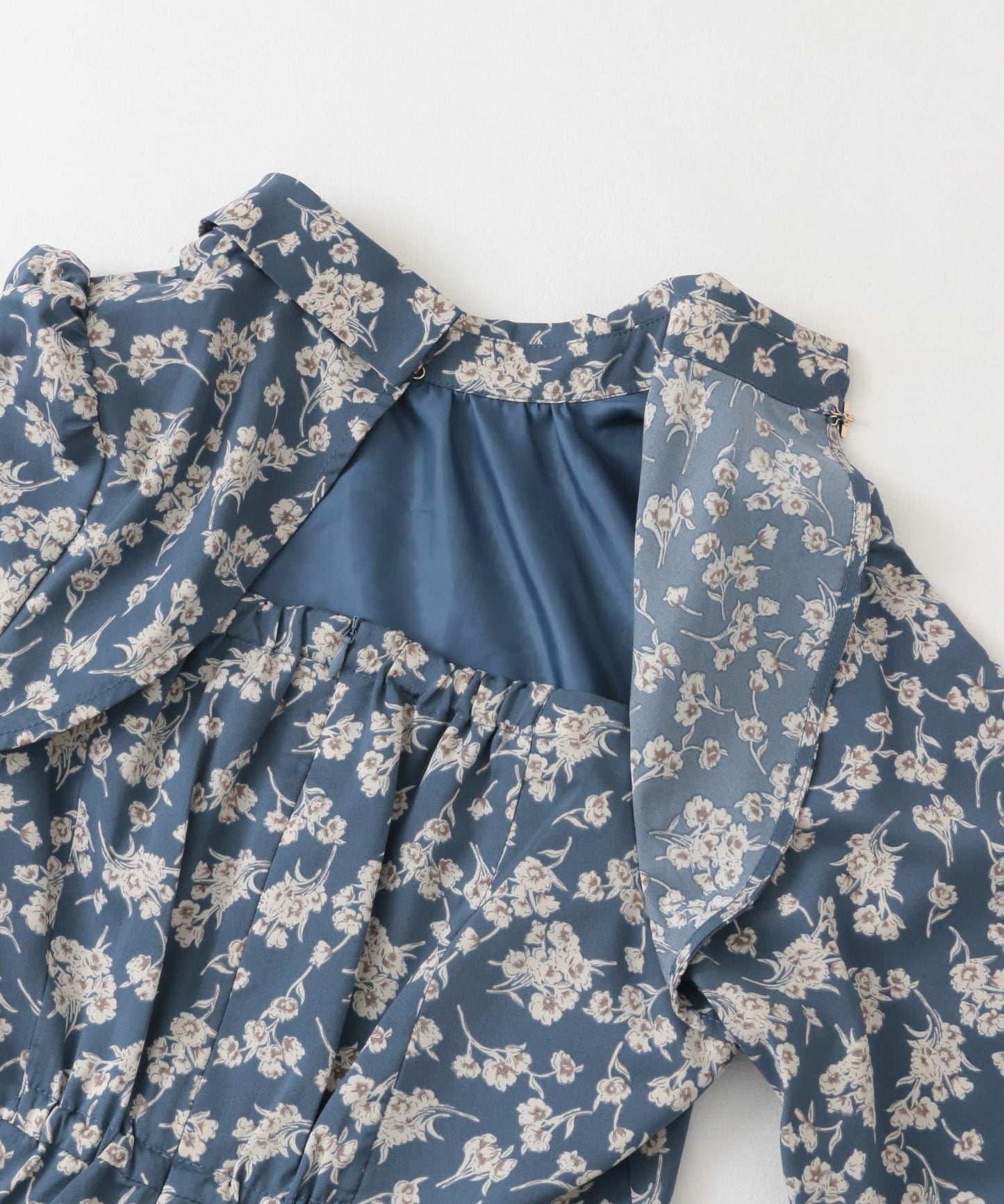 背部設計花卉連衣裙