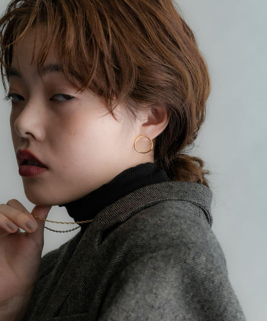 SMELLY so’彎曲圓環耳釘