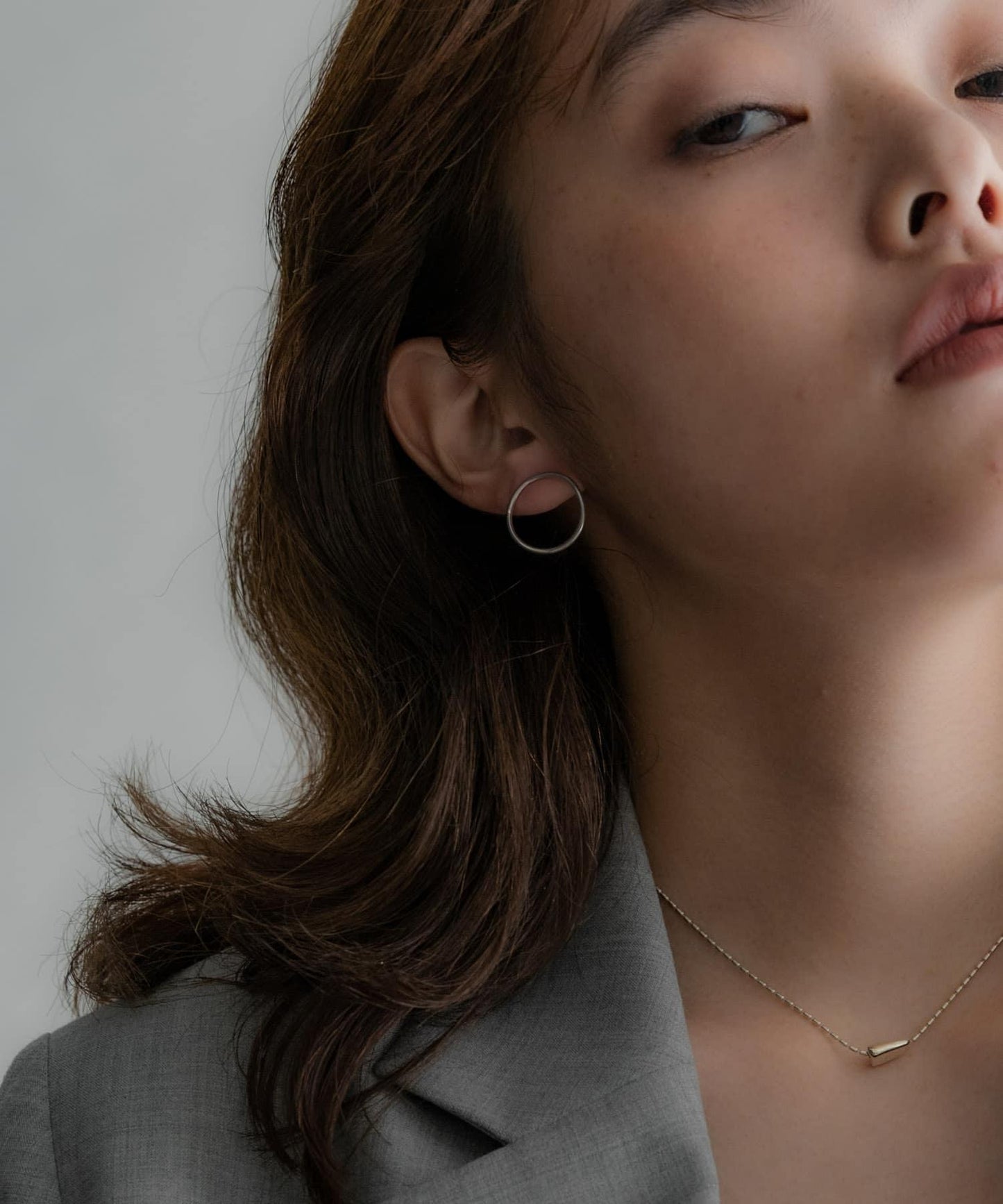 SMELLY so’彎曲圓環耳釘