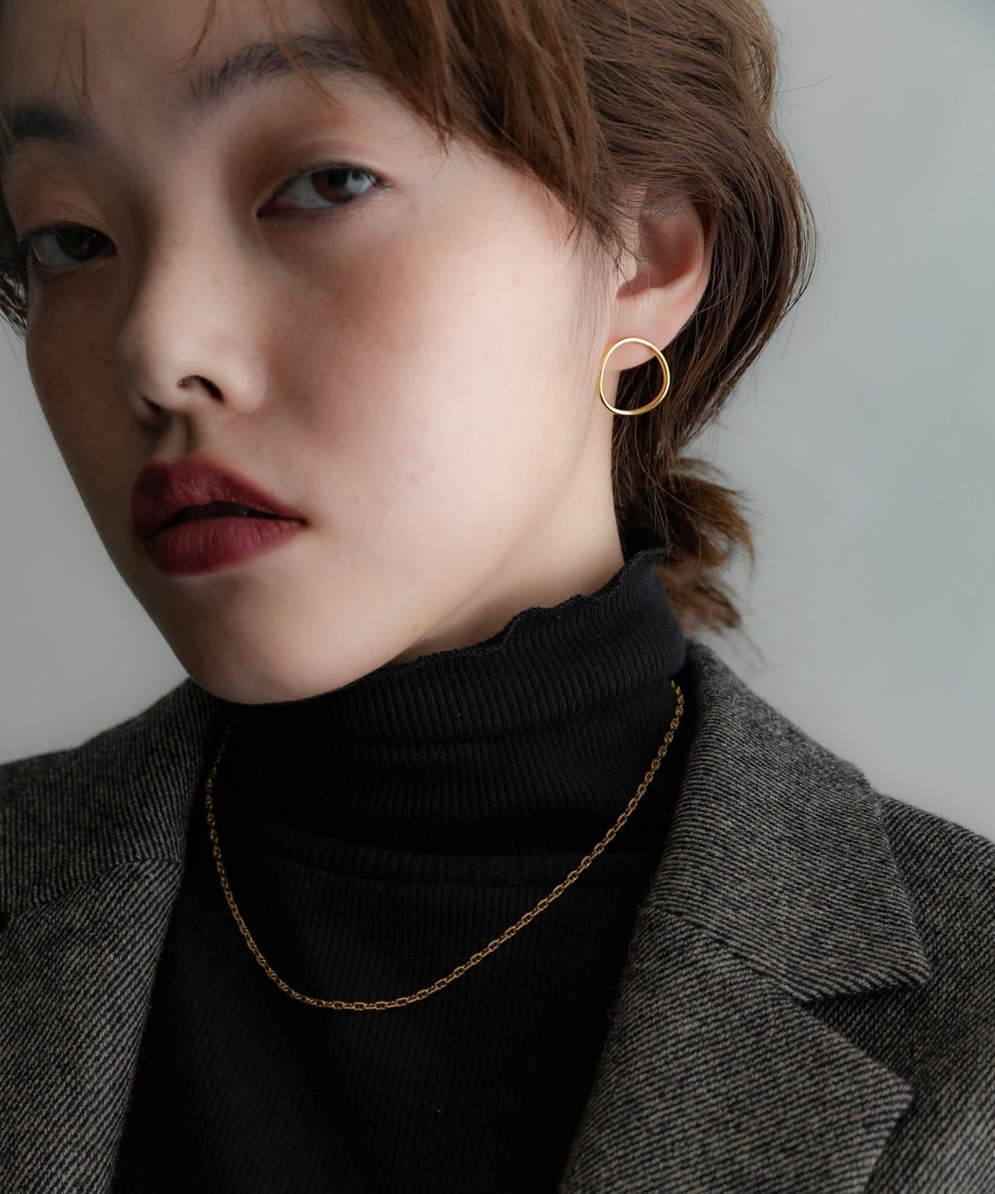 SMELLY so’彎曲圓環耳釘