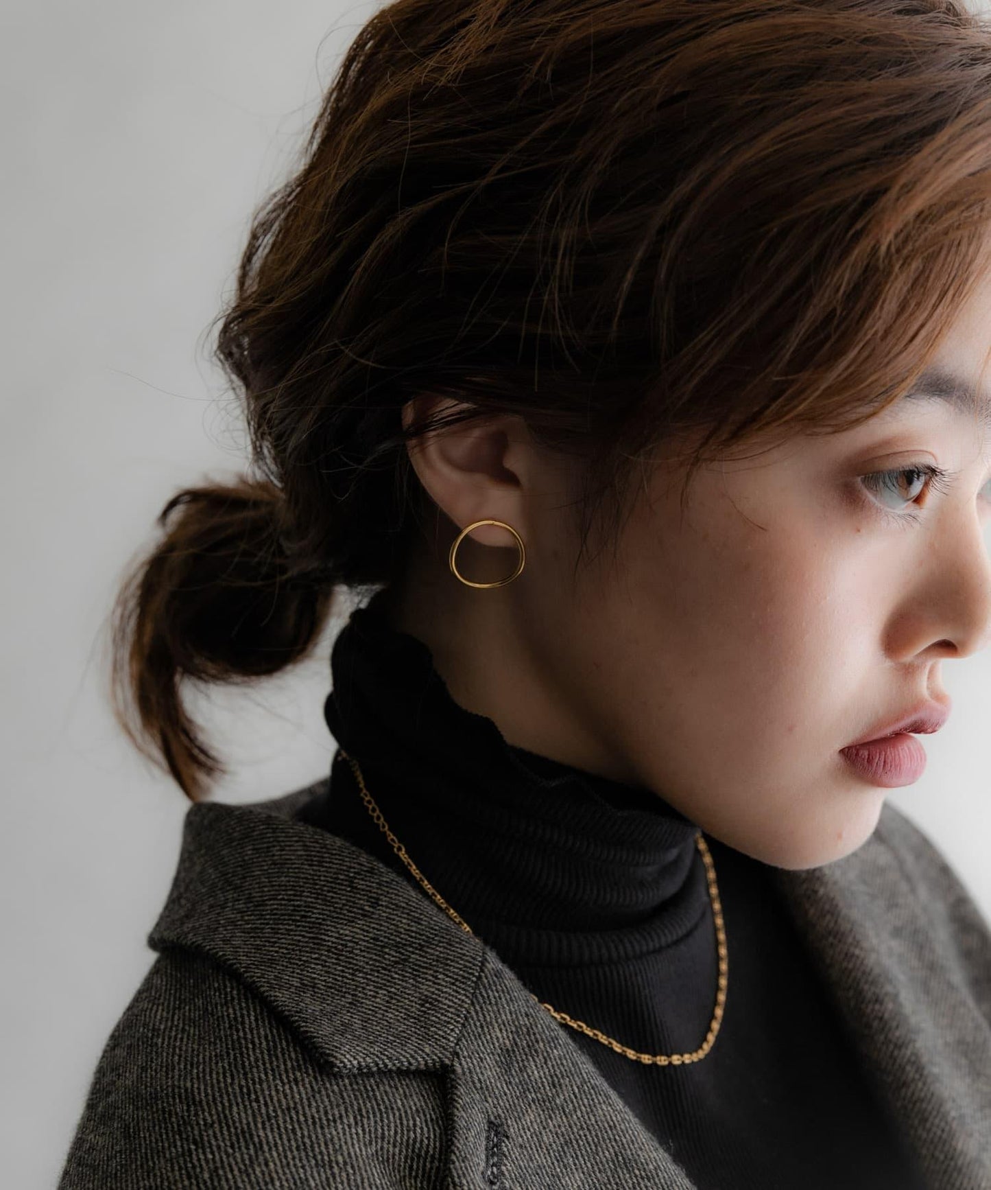 SMELLY so’彎曲圓環耳釘