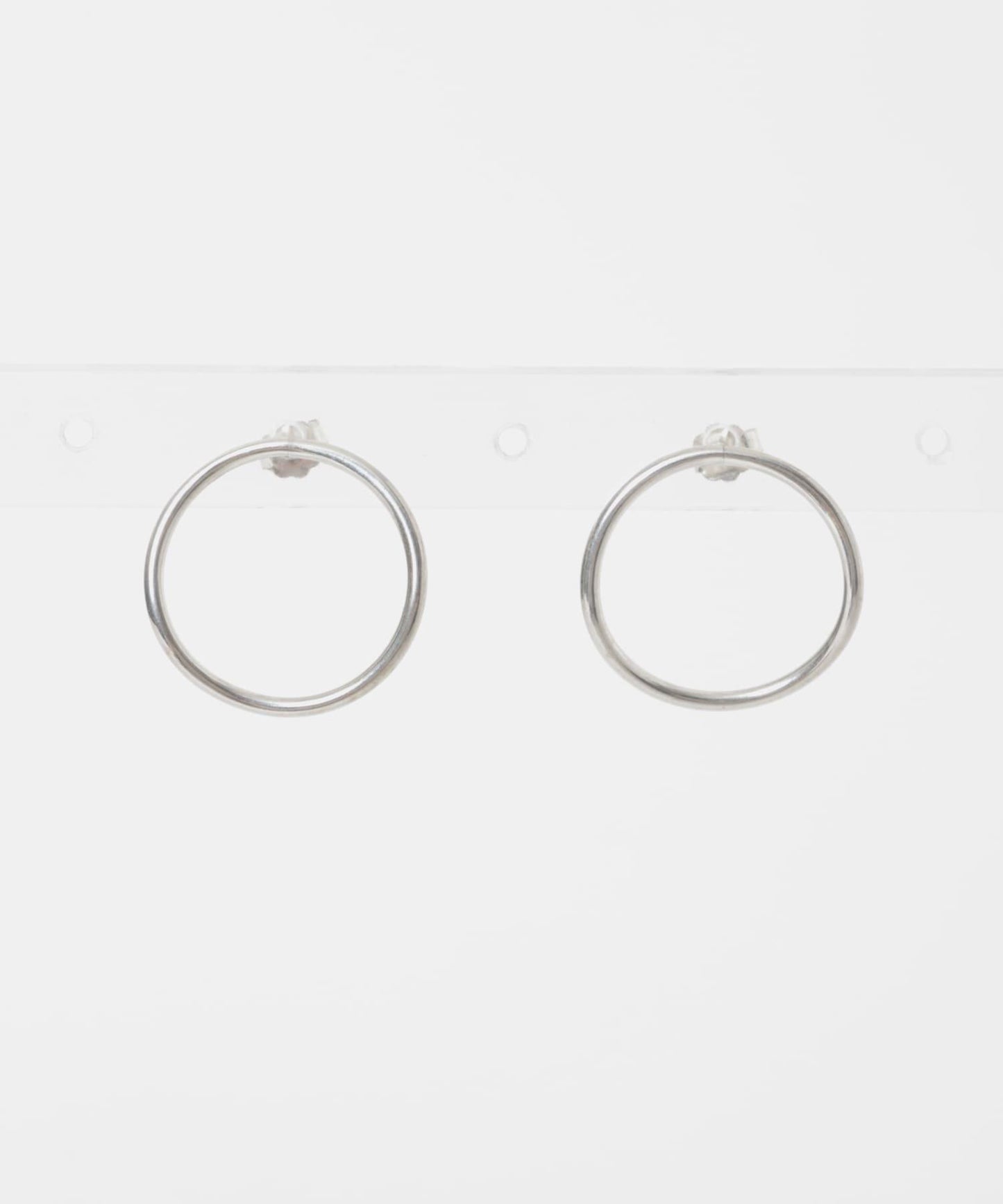 SMELLY so’彎曲圓環耳釘