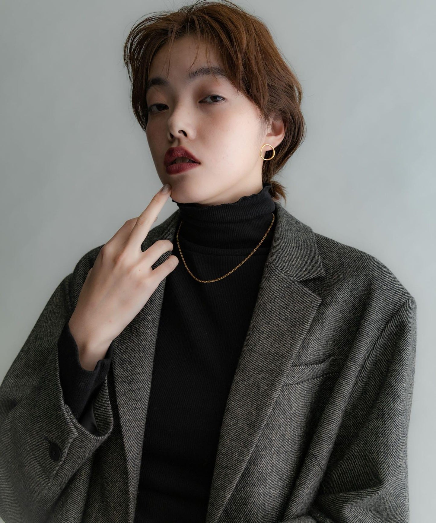 SMELLY so’彎曲圓環耳釘