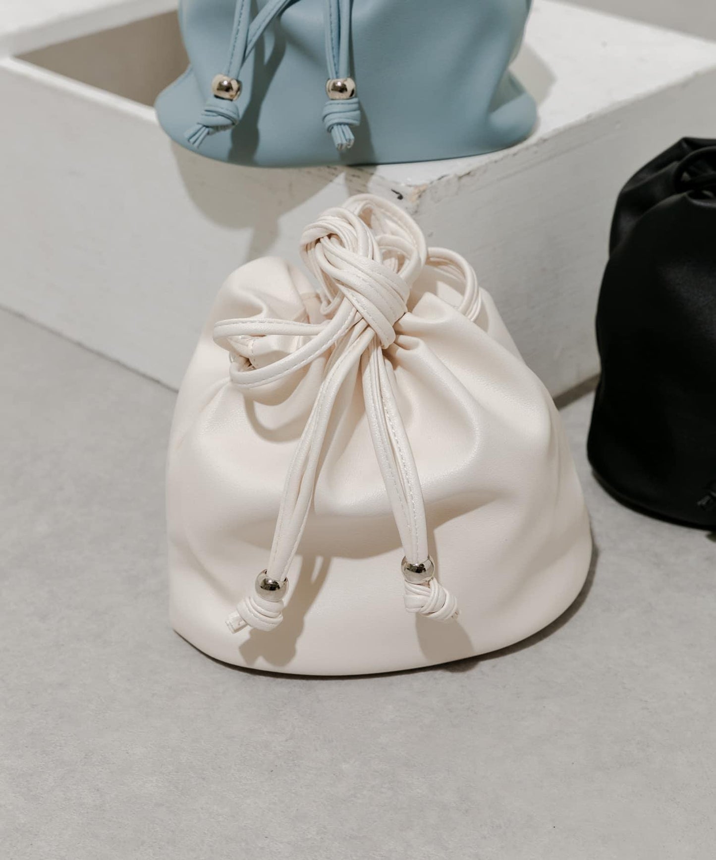 圓形束口單肩包