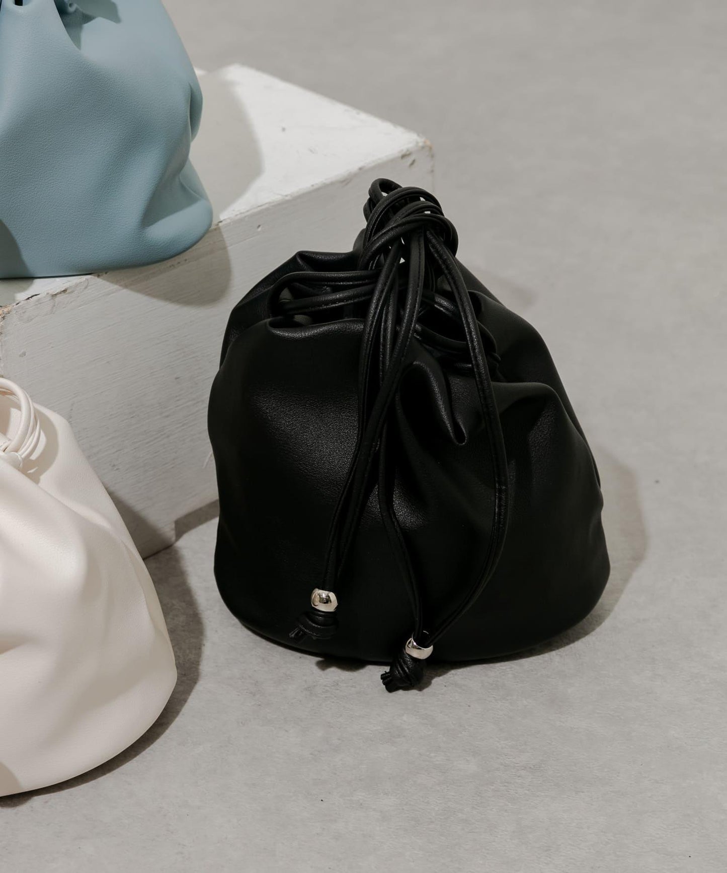 圓形束口單肩包