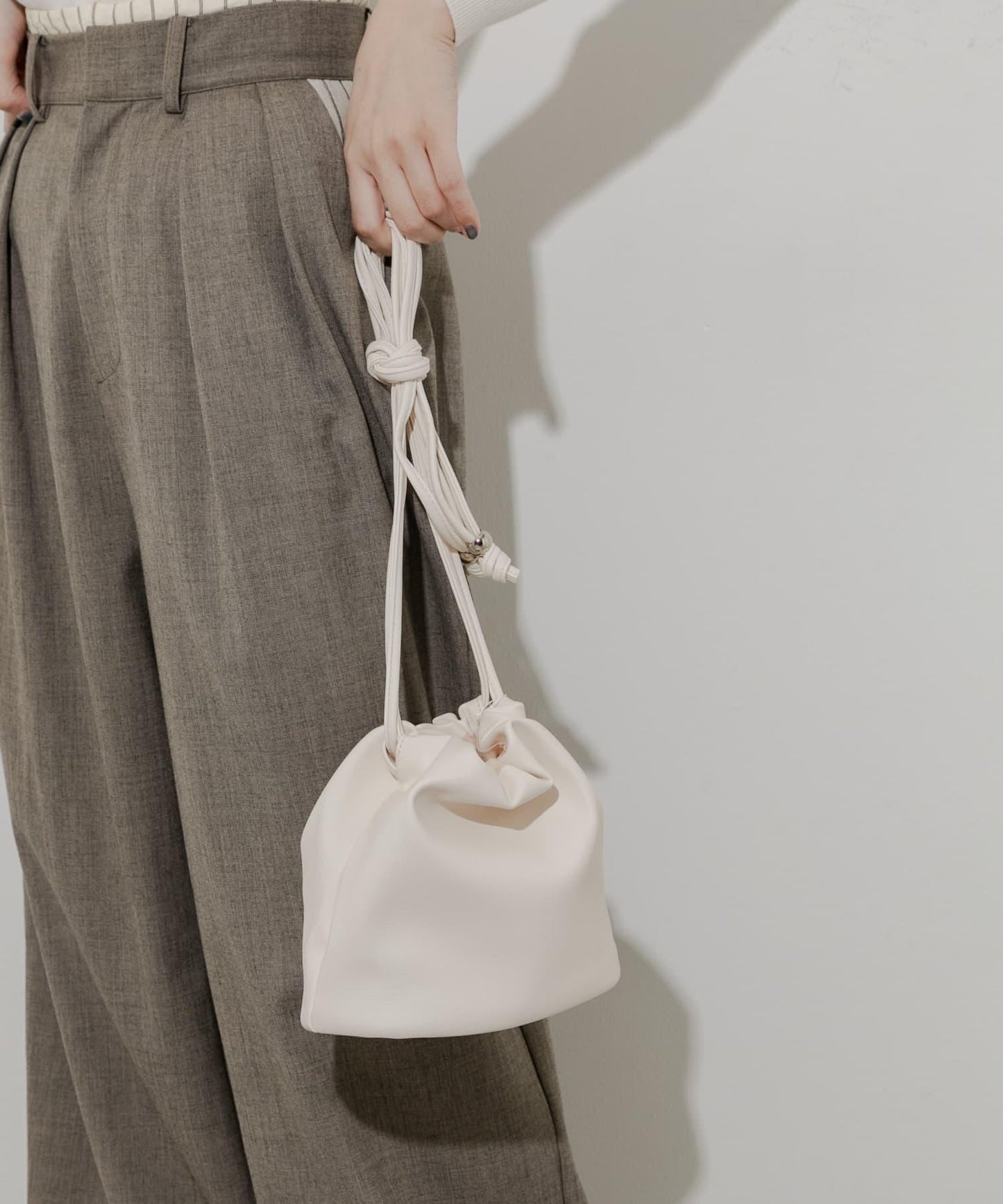 圓形束口單肩包