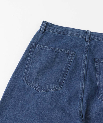 褶皺寬鬆牛仔褲