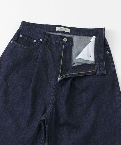 褶皺寬鬆牛仔褲