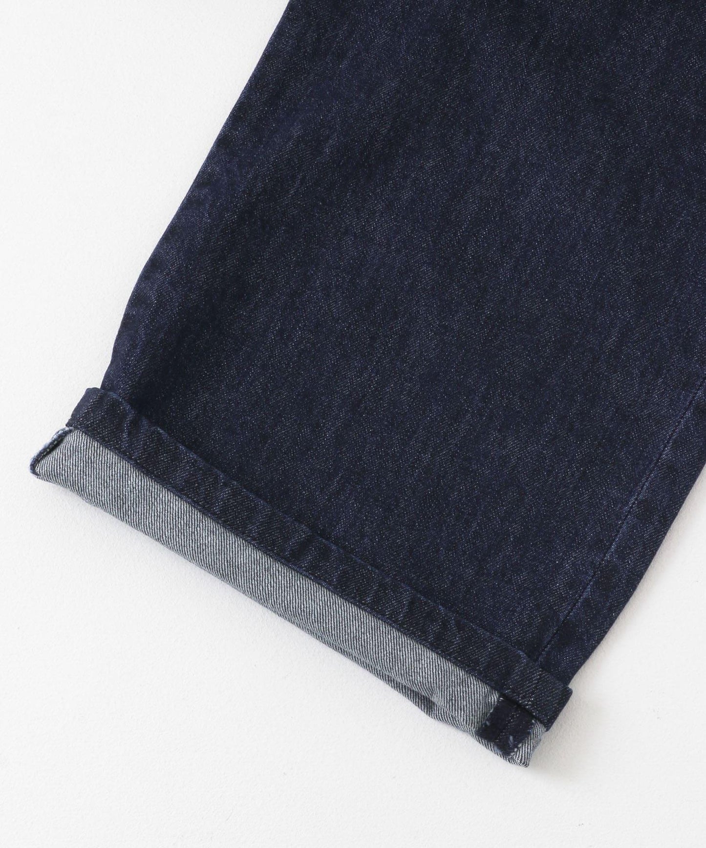 褶皺寬鬆牛仔褲