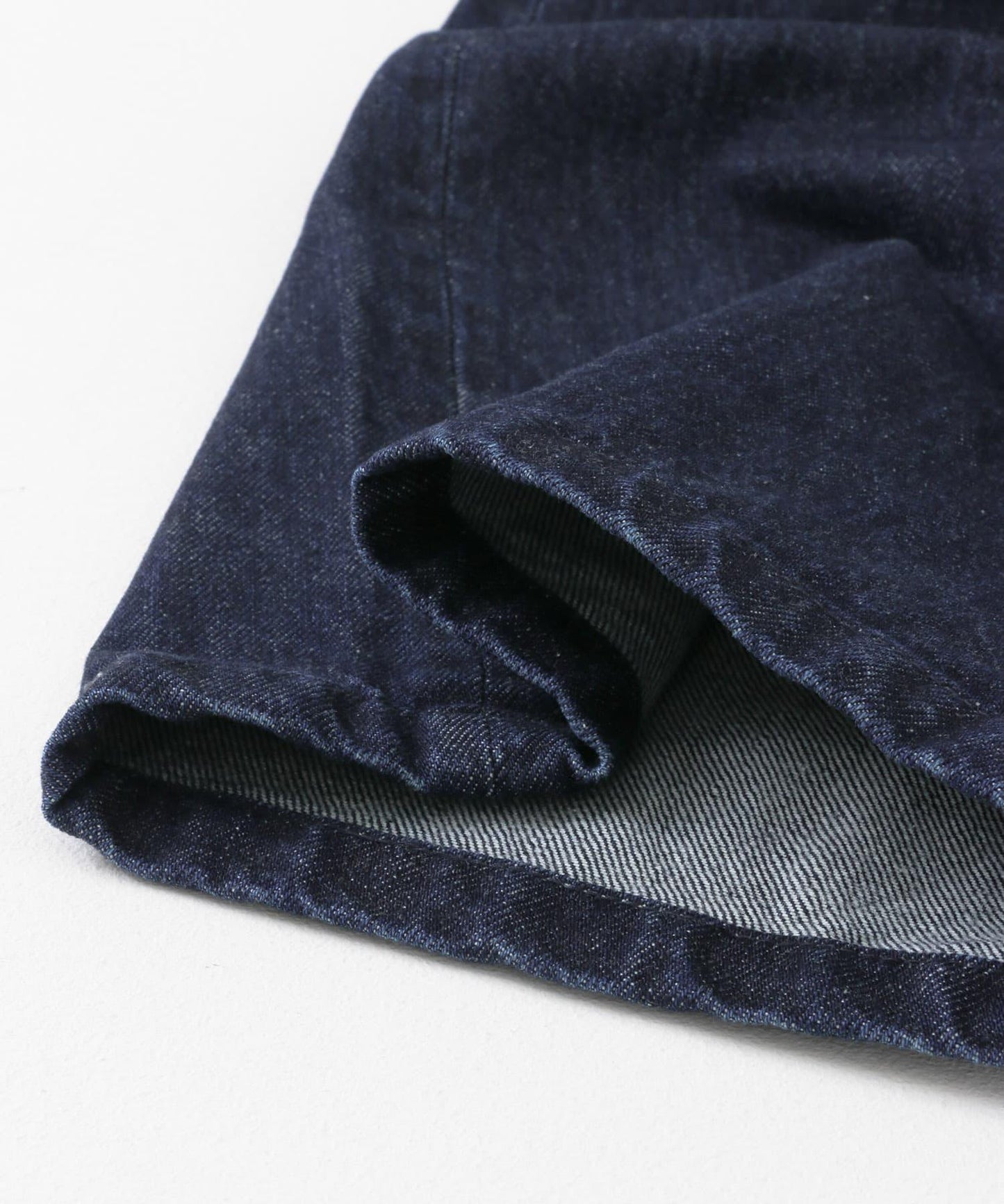 褶皺寬鬆牛仔褲